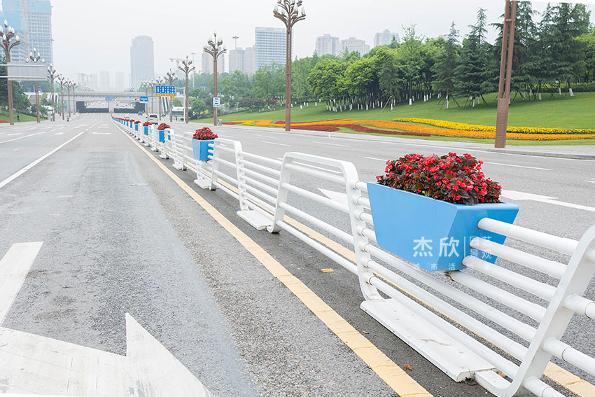 為什么花箱式隔離帶在市政大量使用？